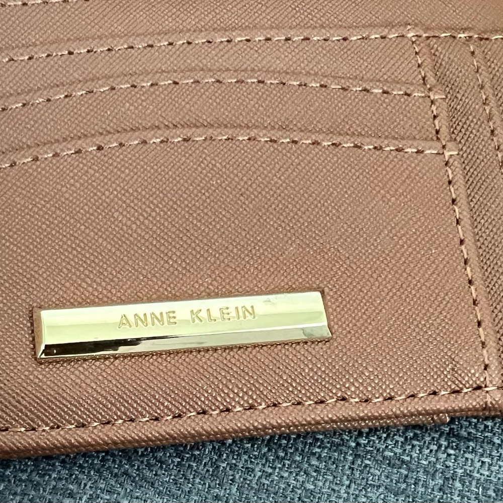 NWT ANNE KLEIN MINI ZIPPER WALLET WRISTLET CARD HOLDER - Picture 2 of 4